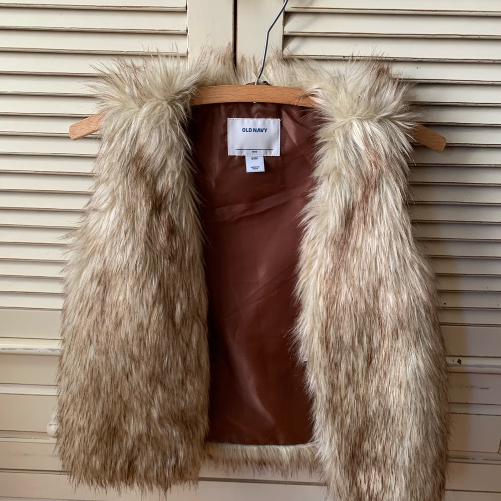 Old Navy girls faux fur vest size 8